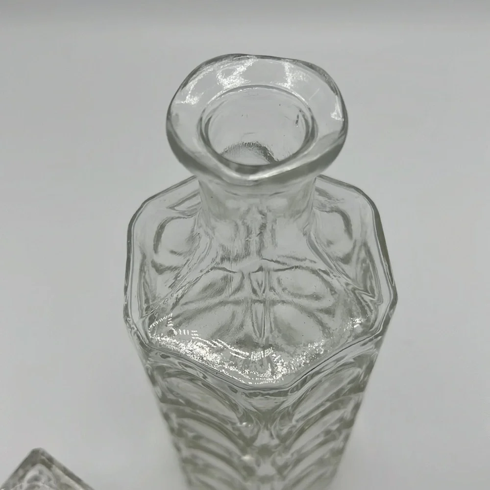 CIRCLE CLEAR CUT GLASS DECANTER VINTAGE with CORK SQUARE TOP